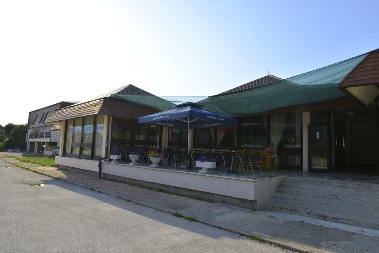 Licki Krovovi Gračac Exteriör bild